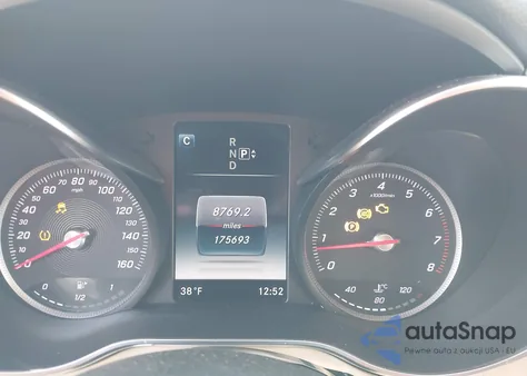 2015 Mercedes-Benz C 300 4Matic z USA, uszkodzony, nr VIN 55SWF4KB9FU047776